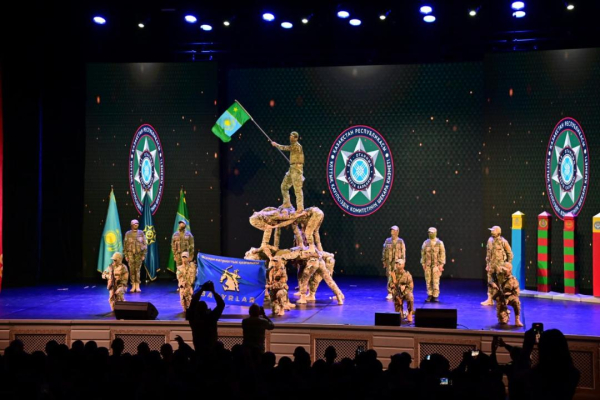 Осенний призыв: первые новобранцы из Астаны отправляются на границу