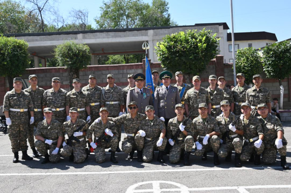 Выпускники ВТШ получили военный билет через портал еGov