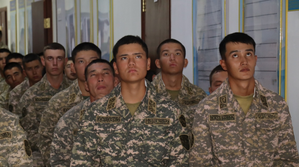 В Шымкентском гарнизоне организован коллективный просмотр Послания Президента страны