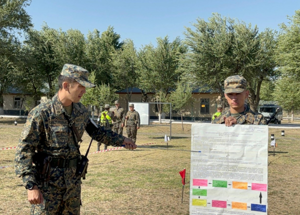 Командиры взводов готовятся к боевым задачам