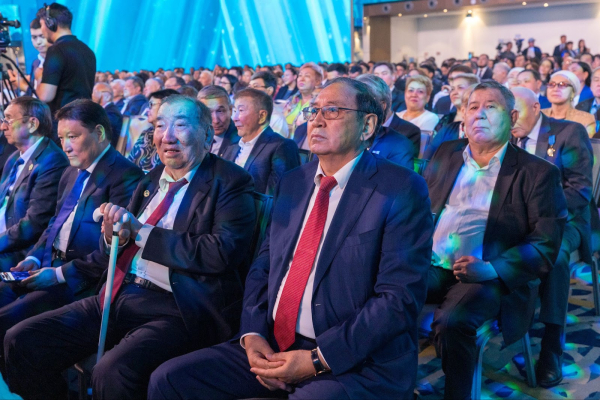 125 лет казахстанской нефти: ветераны отрасли награждены от имени Президента 125 лет казахстанской нефти: ветераны отрасли награждены от имени Президента