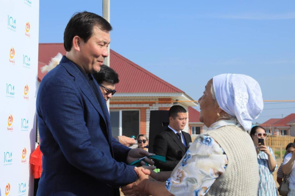 Ключи от новых домов вручили в Актюбинской области Ключи от новых домов вручили в Актюбинской области