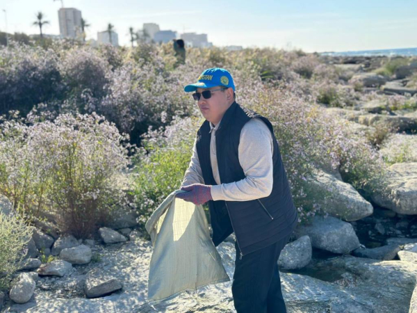 «Таза Қазақстан»: в Актау с побережья вывезли 100 тонн мусора