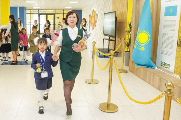 Аида Балаева поздравила первоклассников новой школы №104 в Астане