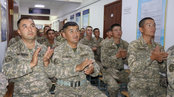 В Шымкентском гарнизоне организован коллективный просмотр Послания Президента страны