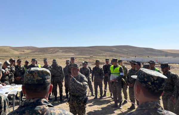 Командиры взводов готовятся к боевым задачам