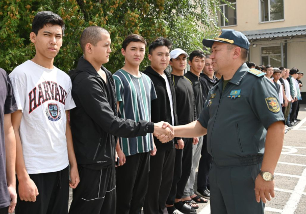 В Алматы стартовал осенний призыв