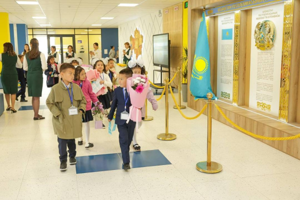 Аида Балаева поздравила первоклассников новой школы №104 в Астане
