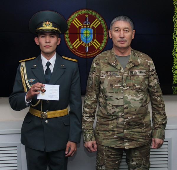 В Нацгвардии наградили героя-гвардейца из Степногорска В Нацгвардии наградили героя-гвардейца из Степногорска