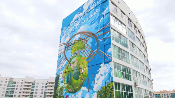 &laquo;Таза Қазақстан&raquo;: 40-метровый мурал стал центром внимания столицы