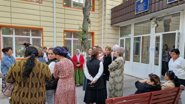 Аварийная или нет? В 33-й школе Шымкента разразился скандал | Inbusiness.kz