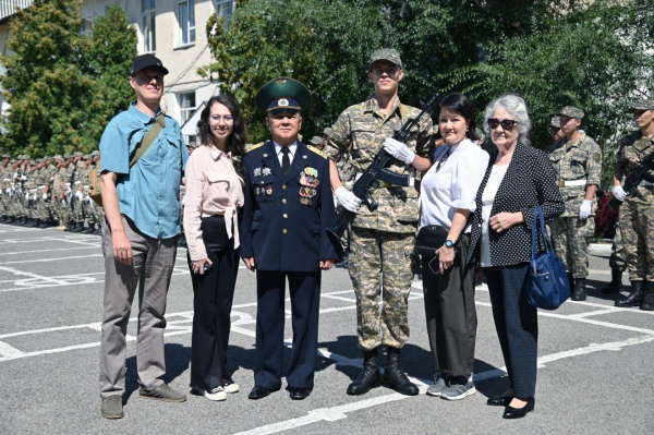 Выпускники ВТШ получили военный билет через портал еGov