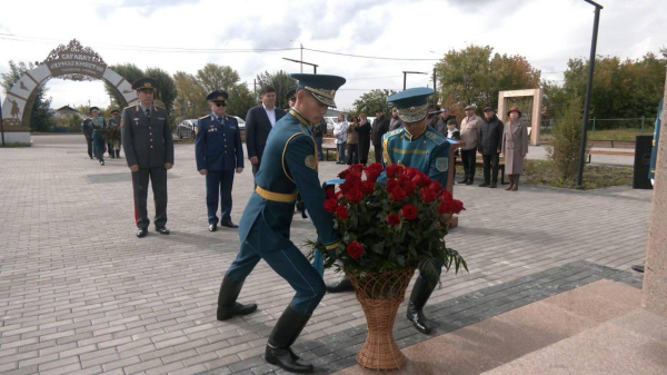 В Акколе отметили столетие Сагадата Нурмагамбетова В Акколе отметили столетие Сагадата Нурмагамбетова