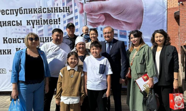 Ключи очередникам: 50 человек получили квартиры в Темиртау Ключи очередникам: 50 человек получили квартиры в Темиртау