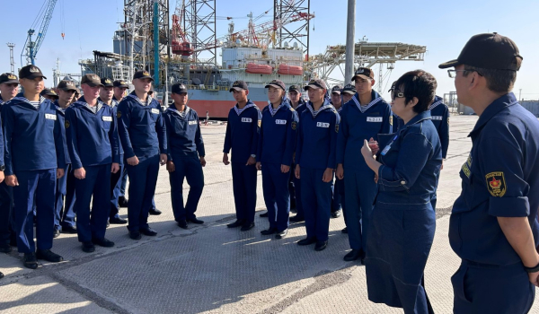 Комитет солдатских матерей посетил корабли ВМС в Актау