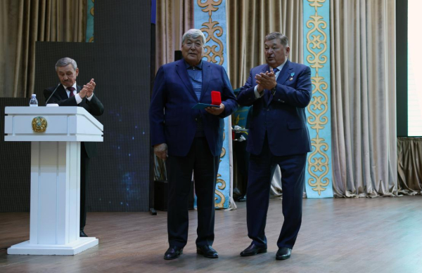 Министр обороны ознакомил ветеранов с перспективами развития Вооруженных сил Министр обороны ознакомил ветеранов с перспективами развития Вооруженных сил