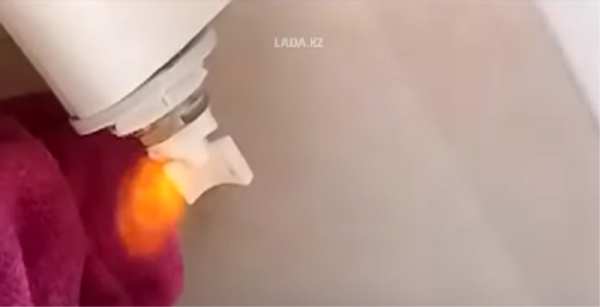 Жители Актау сняли на видео «горючую воду» из батареи отопления