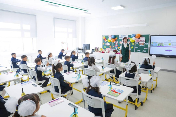 Аида Балаева поздравила первоклассников новой школы №104 в Астане