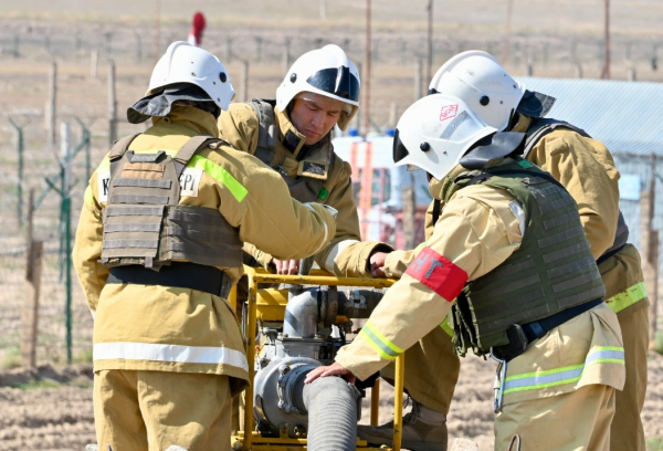 Крупные пожарные учения в Конаеве Крупные пожарные учения в Конаеве