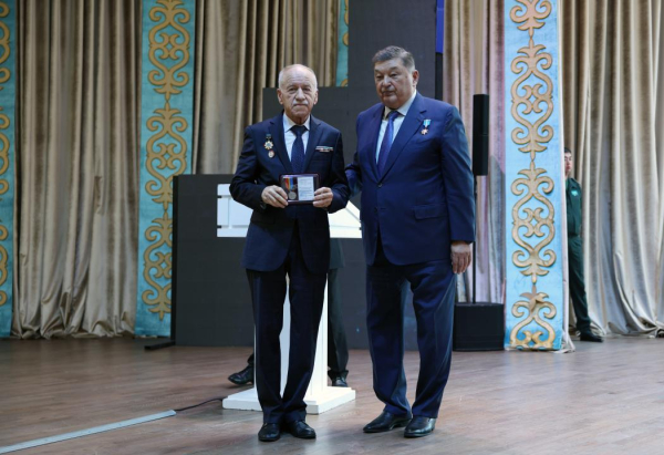 Министр обороны ознакомил ветеранов с перспективами развития Вооруженных сил Министр обороны ознакомил ветеранов с перспективами развития Вооруженных сил