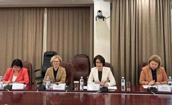 Казахстан и ЮНИСЕФ углубляют партнерство в сфере охраны здоровья детей Казахстан и ЮНИСЕФ углубляют партнерство в сфере охраны здоровья детей