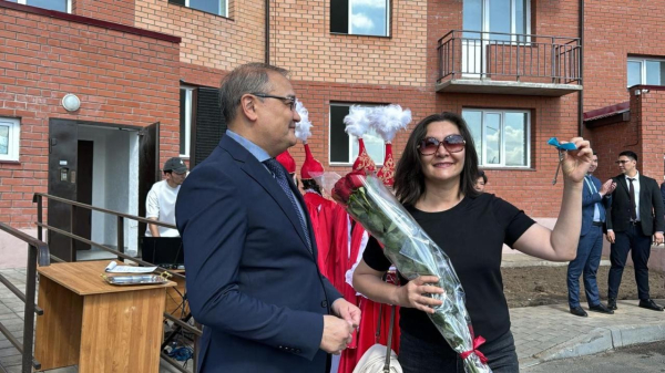 Ключи очередникам: 50 человек получили квартиры в Темиртау Ключи очередникам: 50 человек получили квартиры в Темиртау