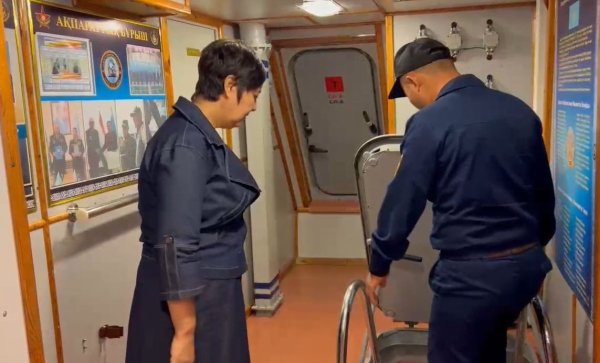 Комитет солдатских матерей посетил корабли ВМС в Актау