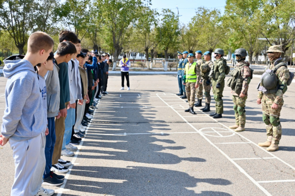 Юные патриоты посетили десантно-штурмовую бригаду Юные патриоты посетили десантно-штурмовую бригаду
