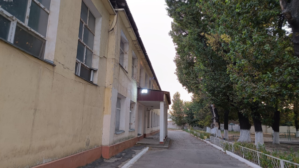 Аварийная или нет? В 33-й школе Шымкента разразился скандал | Inbusiness.kz