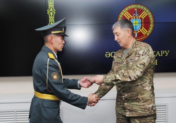 В Нацгвардии наградили героя-гвардейца из Степногорска В Нацгвардии наградили героя-гвардейца из Степногорска