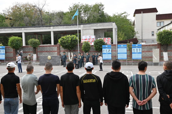 В Алматы стартовал осенний призыв