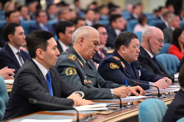 Глава государства: «На руководстве армии и правоохранительных органов лежит особая ответственность за здоровье и безопасность солдат» Глава государства: «На руководстве армии и правоохранительных органов лежит особая ответственность за здоровье и безопасность солдат»