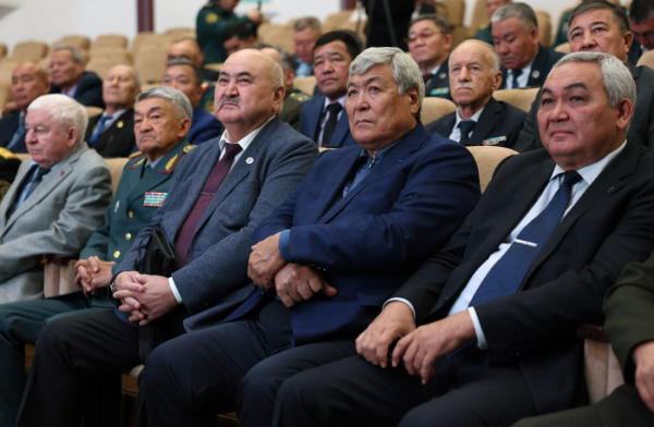 Министр обороны ознакомил ветеранов с перспективами развития Вооруженных сил Министр обороны ознакомил ветеранов с перспективами развития Вооруженных сил