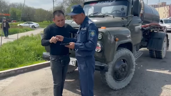 В Алматы пресекли более 200 незаконных сливов нечистот В Алматы пресекли более 200 незаконных сливов нечистот