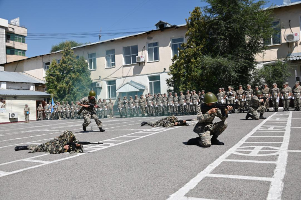 Выпускники ВТШ получили военный билет через портал еGov