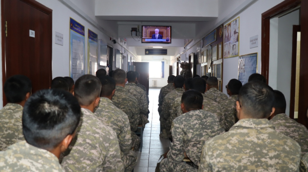 В Шымкентском гарнизоне организован коллективный просмотр Послания Президента страны