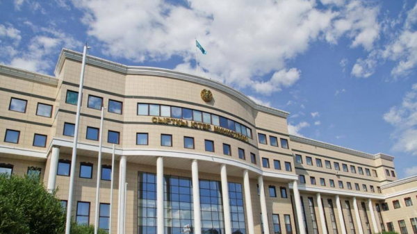 Гражданам Казахстана, находящимся на территории Украины, порекомендовали покинуть страну Гражданам Казахстана, находящимся на территории Украины, порекомендовали покинуть страну
