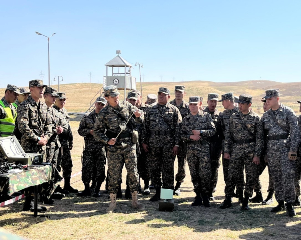 Командиры взводов готовятся к боевым задачам