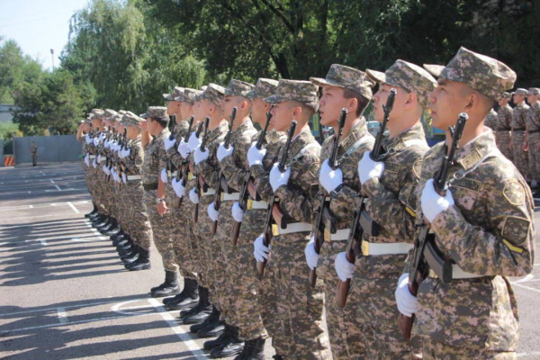В Алматы курсанты приняли Военную присягу перед отъездом за рубеж