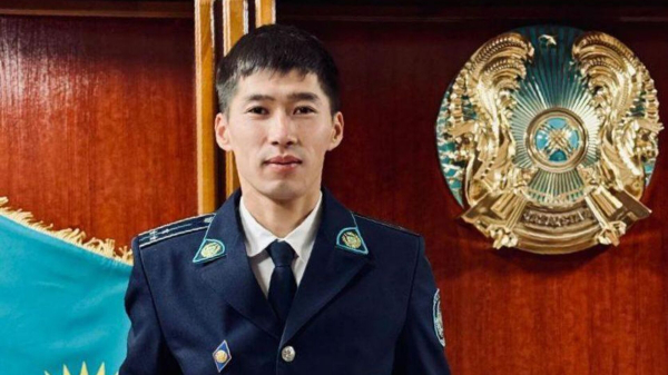 Полицейский из Кентау получил государственную награду за спасение людей Полицейский из Кентау получил государственную награду за спасение людей