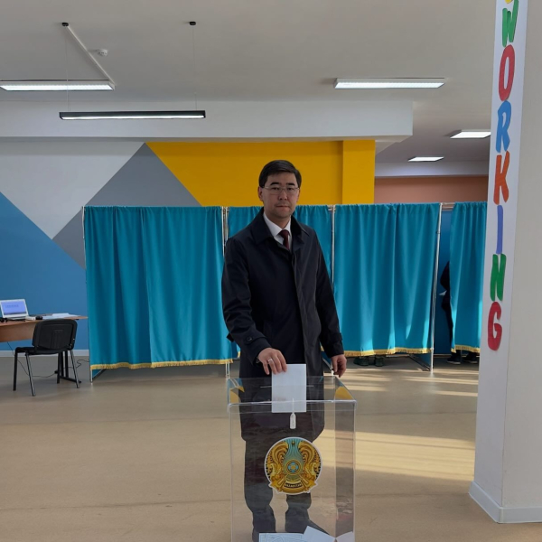 Казахстан на пороге атомного будущего: Депутаты Мажилиса приняли участие в референдуме