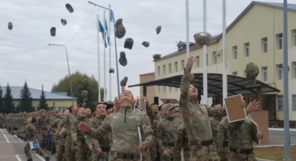 Более 200 солдат столичной бригады завершили службу