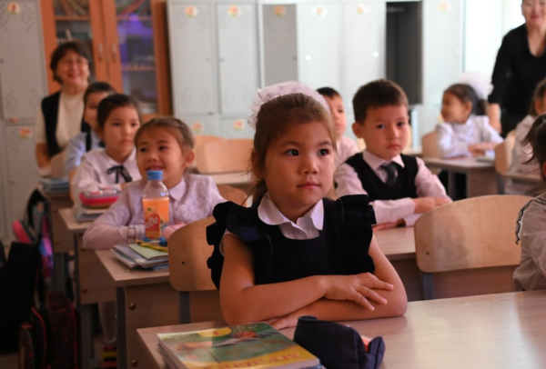 Школьники Актау узнали о подвиге героя Великой Отечественной от военных моряков