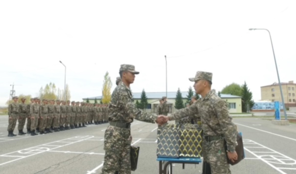 Более 200 солдат столичной бригады завершили службу