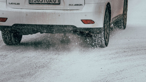 Дорогу в Казахстане закрыли из-за непогоды - где именно  Дорогу в Казахстане закрыли из-за непогоды - где именно