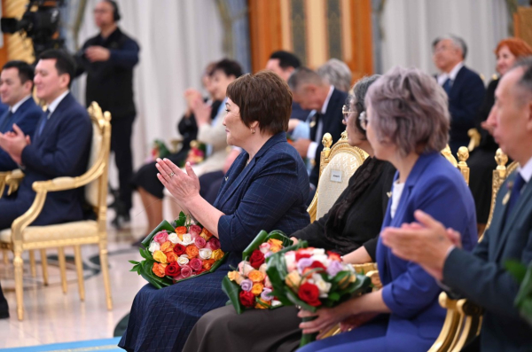 Токаев поздравил учителей с профессиональным праздником