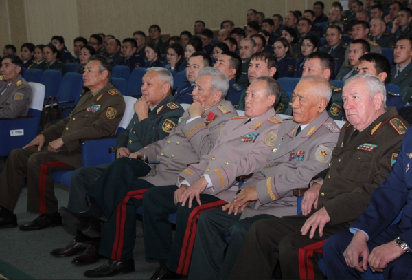 Военные и ветераны отметили День Республики Военные и ветераны отметили День Республики