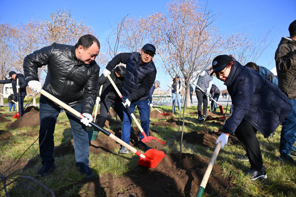 «Таза Қазақстан»: сенаторы приняли участие в экологической акции «Таза Қазақстан»: сенаторы приняли участие в экологической акции