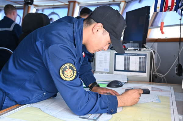 Военные моряки провели учебные стрельбы из артиллерийских и ракетных установок Военные моряки провели учебные стрельбы из артиллерийских и ракетных установок