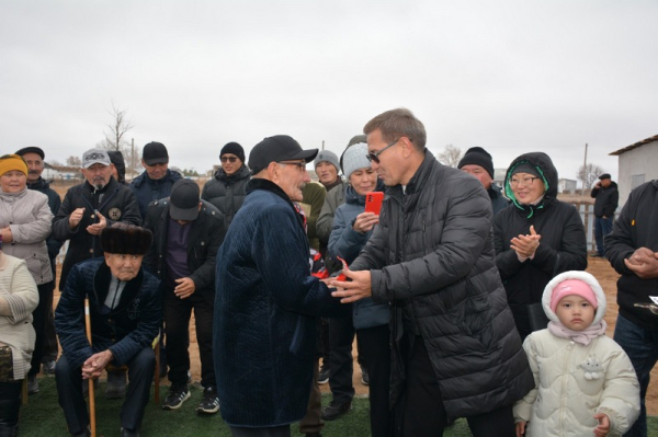 В Карагандинской области очередники получили ключи от новых квартир В Карагандинской области очередники получили ключи от новых квартир